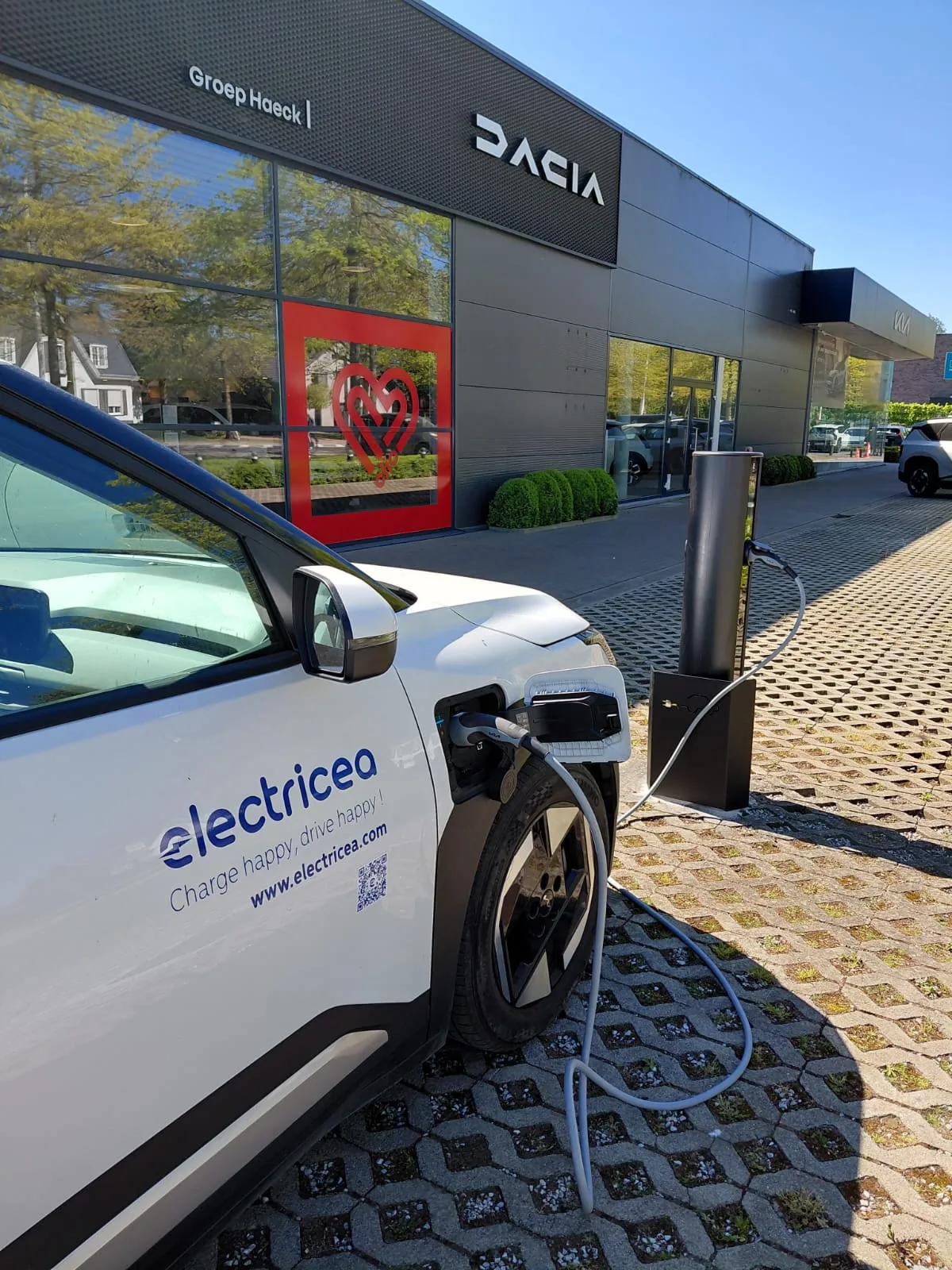 Enelion Vertica Pro laadzuil voor publiek laden
